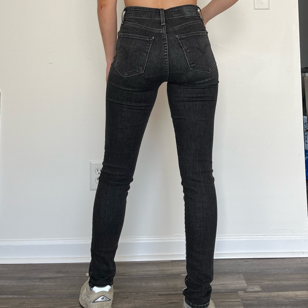❤️ Levi’s High Rise Skinny size 26 dark gray / black jeans